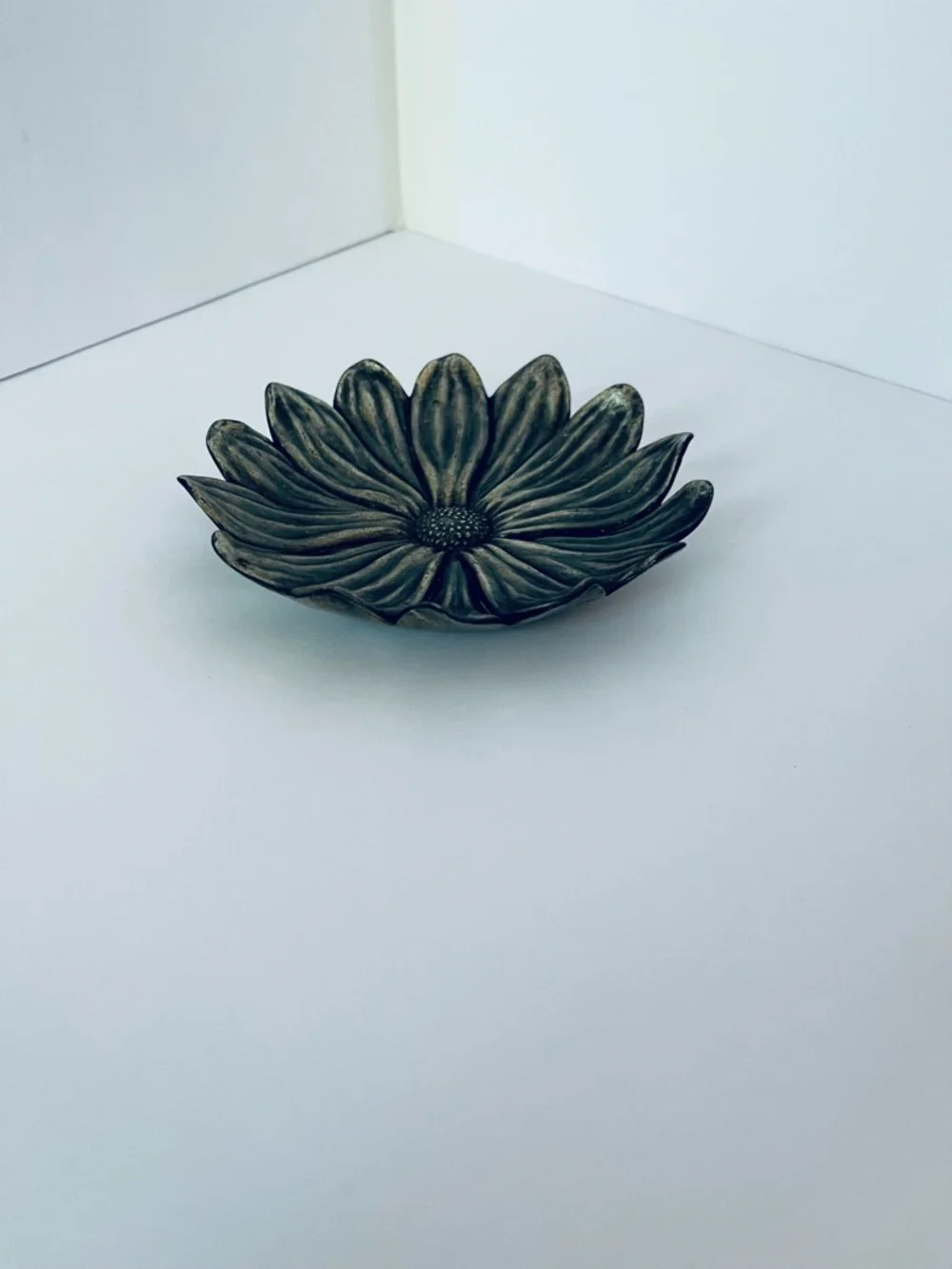Metal Sunflower Daisy Decorative jewelry dish key holder decorative tray